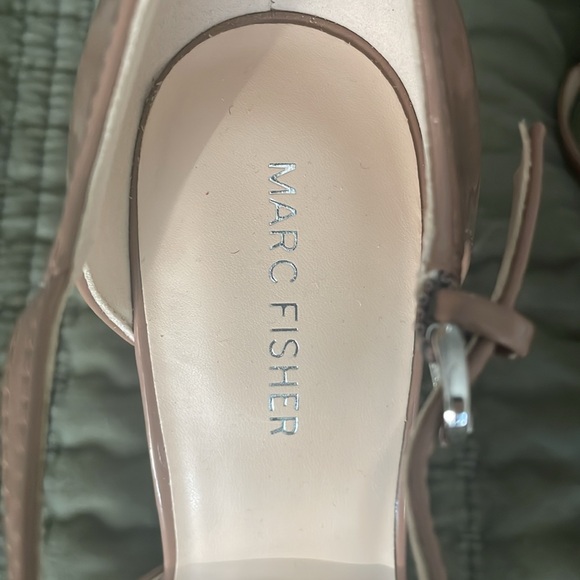 Marc Fisher beige tan patent leather chunky block heel mary janes pre-loved sz 7 - Picture 5 of 6